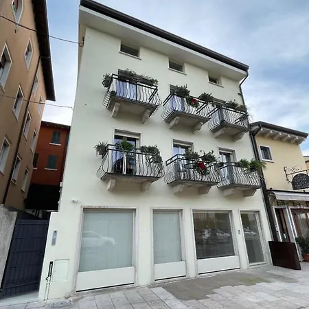 Lucia Apartmán *